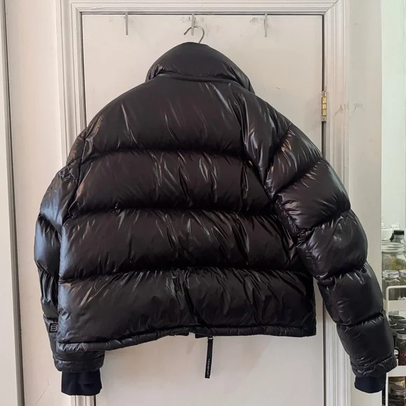 Super Puff Shorty Puffer w Hood - Black Gloss - Aritzia - Picture 3 of 10